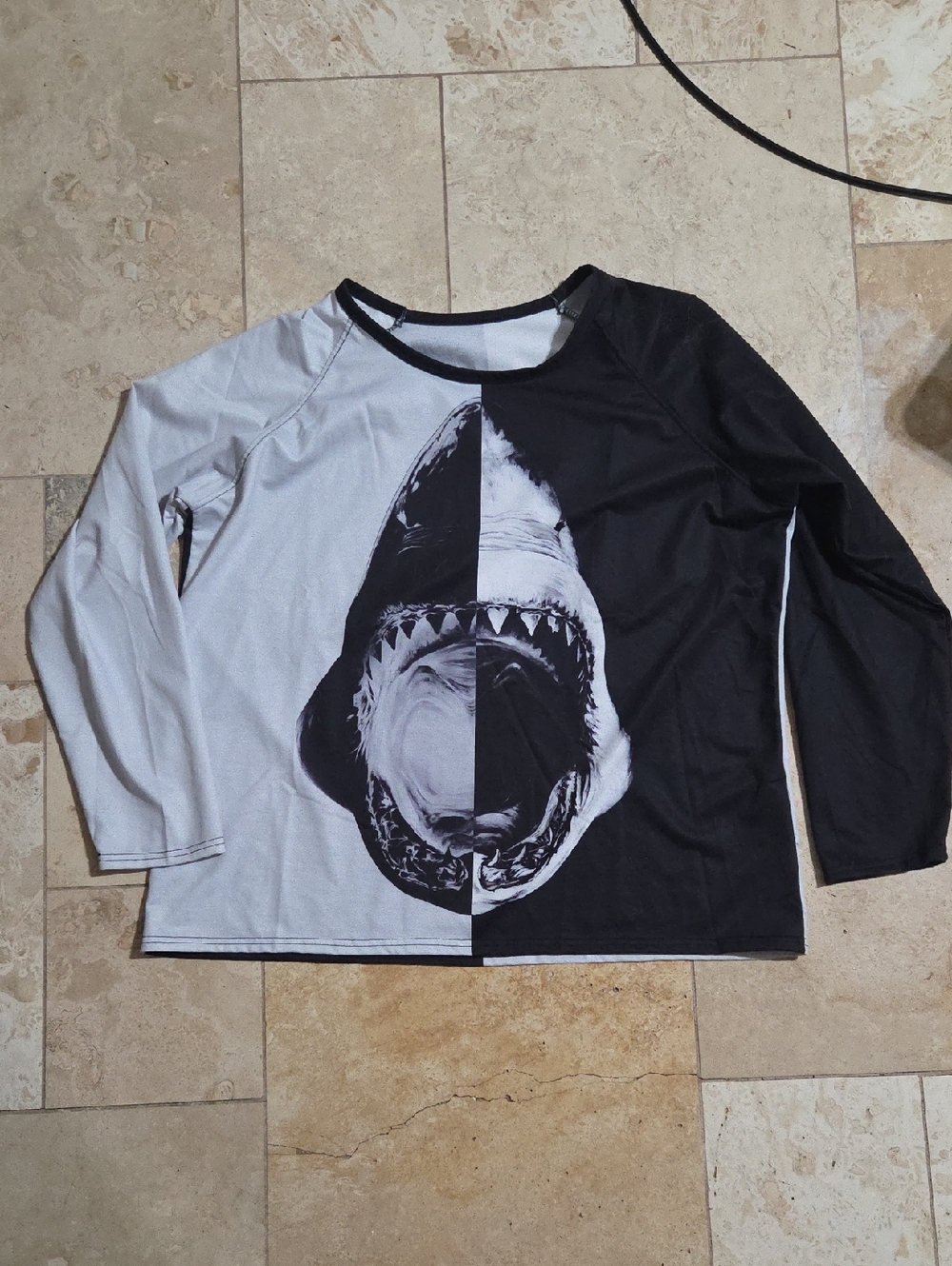 Women’s 2X Black & White Lightweight Sweatshirt Shark Graphic Open Mouth Pullove